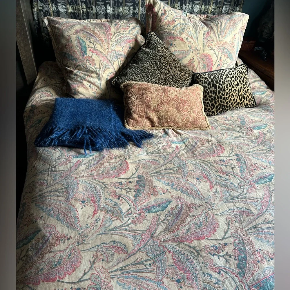 Lauren Ralph Lauren duvet cover w 2 euro shams. Elegant sophisticated bedroom